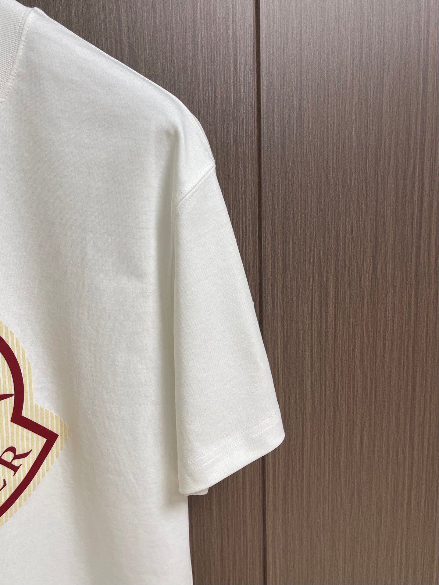 MONCLER 26S SHORT-SLEEVE T-SHIRT 676