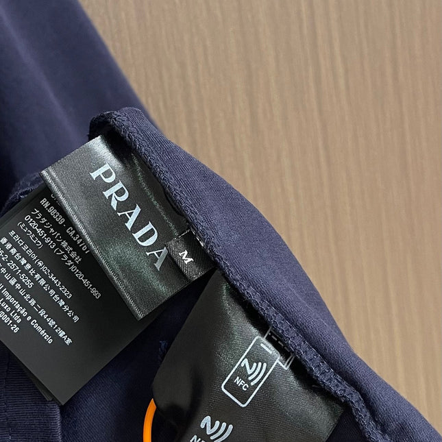 PRADA 26S SHORT-SLEEVE T-SHIRT STYLE 962