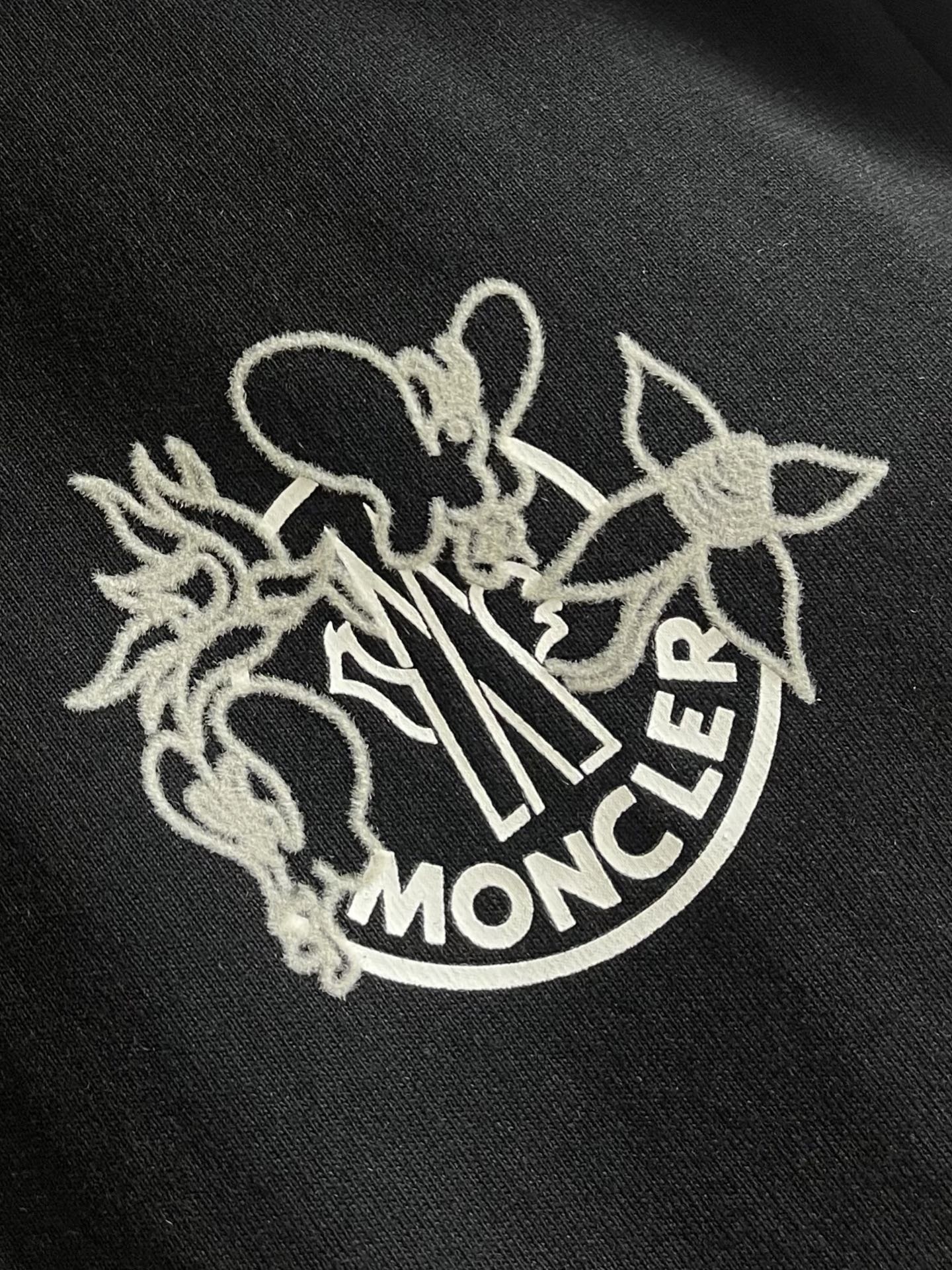 MONCLER 26S SHORT-SLEEVE T-SHIRT 680