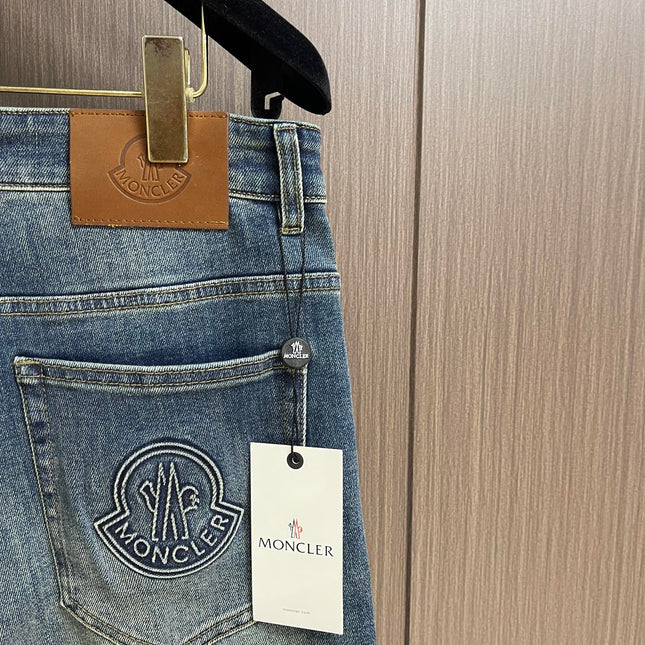 MONCLER 26S JEANS PANTS 667