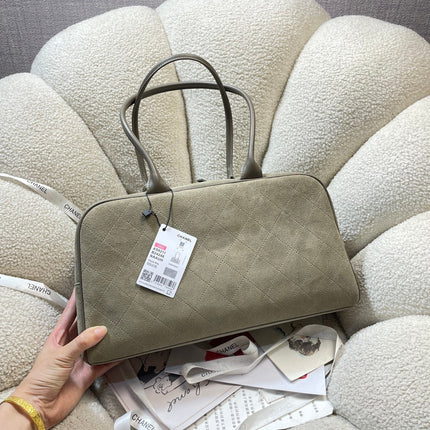 CHANEL 26S TOP HANDLE BAG MEDIUM 35 IN LIGHT OLIVE GREEN QUILTED SUEDE AND CALFSKIN GOLD HARDWARE