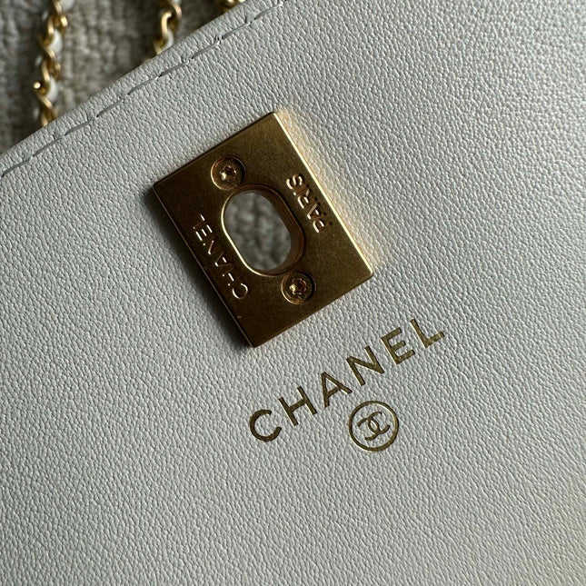 CHANEL 25S CLASSIC WALLET ON CHAIN 19 IN WHITE LAMBSKIN WITH GOLD HARDWARE