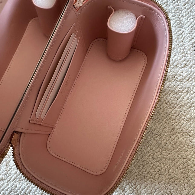 CHANEL 25S VANITY BAG 17 IN LIGHT PINK CAVIAR LEATHER WITH GOLD HARDWARE