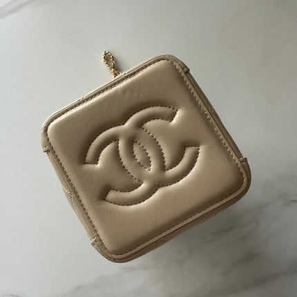 CHANEL 26S MINI BUCKET BAG 18 IN BEIGE QUILTED CALFSKIN GOLD HARDWARE