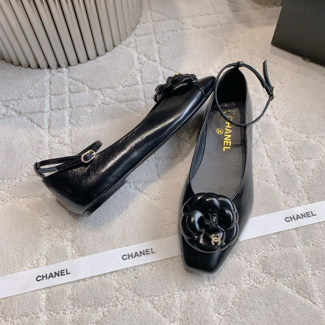 CHANEL 25S CAMELLIA SQUARE TOE FLATS IN BLACK CALFSKIN GOLD HARDWARE