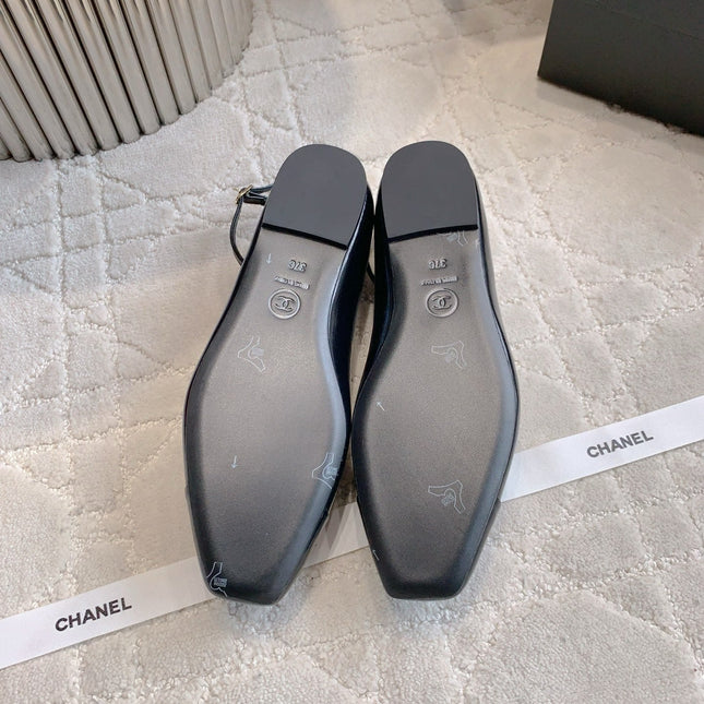 CHANEL 25S CAMELLIA SQUARE TOE FLATS IN BLACK CALFSKIN GOLD HARDWARE