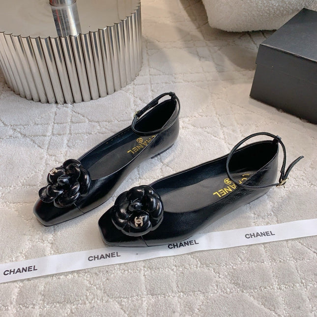 CHANEL 25S CAMELLIA SQUARE TOE FLATS IN BLACK CALFSKIN GOLD HARDWARE
