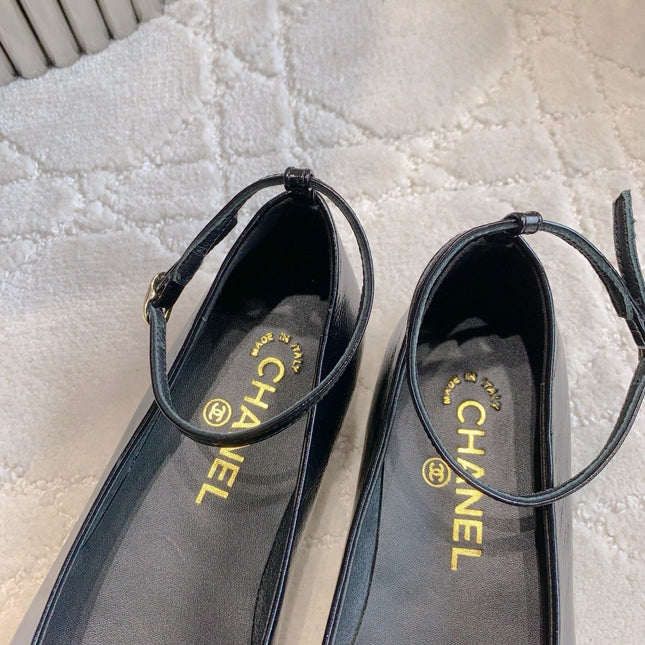 CHANEL 25S CAMELLIA SQUARE TOE FLATS IN BLACK CALFSKIN GOLD HARDWARE