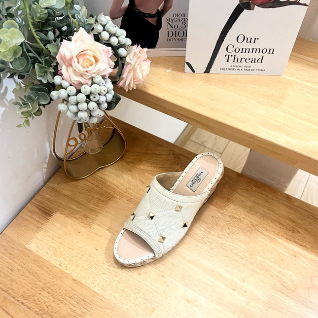 VALENTINO 26S WEDGE SANDALS IN OFF-WHITE CALFSKIN