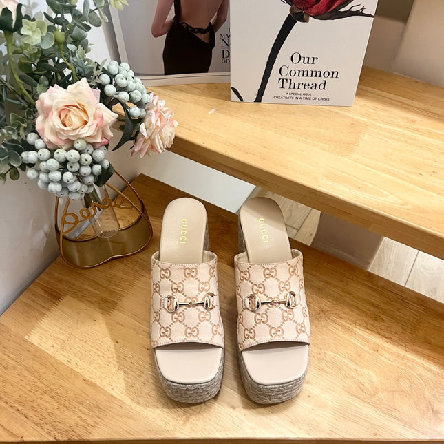 GUCCI 26S WEDGE SANDALS 100 MM IN BEIGE SUEDE