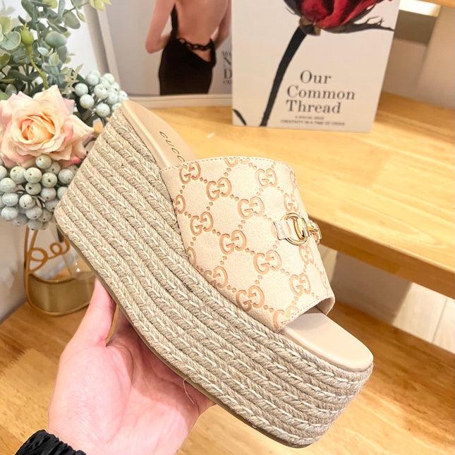 GUCCI 26S WEDGE SANDALS 100 MM IN BEIGE SUEDE