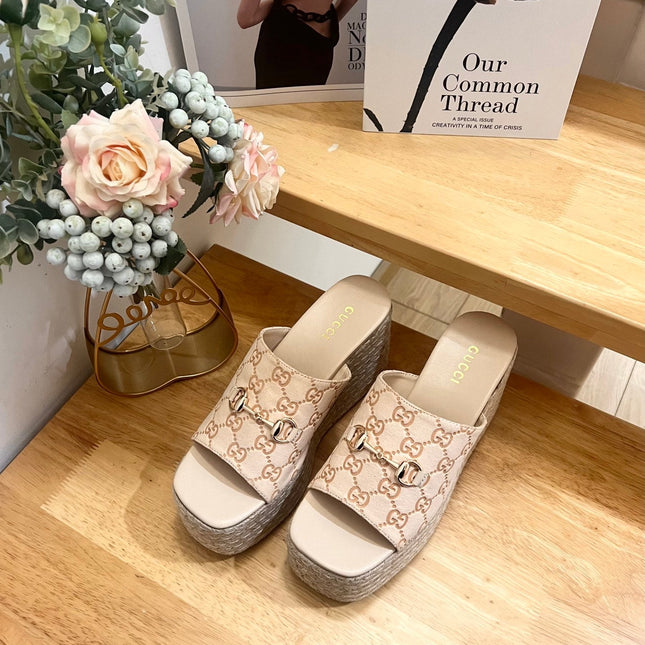 GUCCI 26S WEDGE SANDALS 100 MM IN BEIGE SUEDE