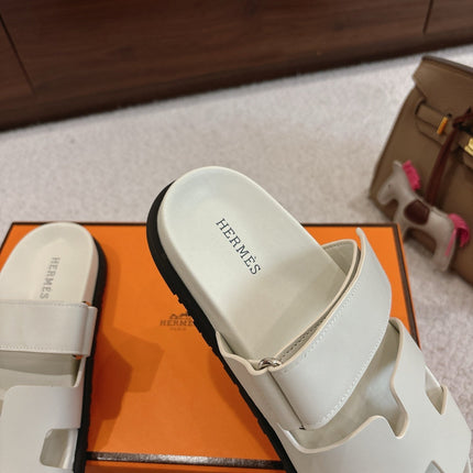 CHYPRE EPSOM SANDALS IN BEIGE CALFSKIN