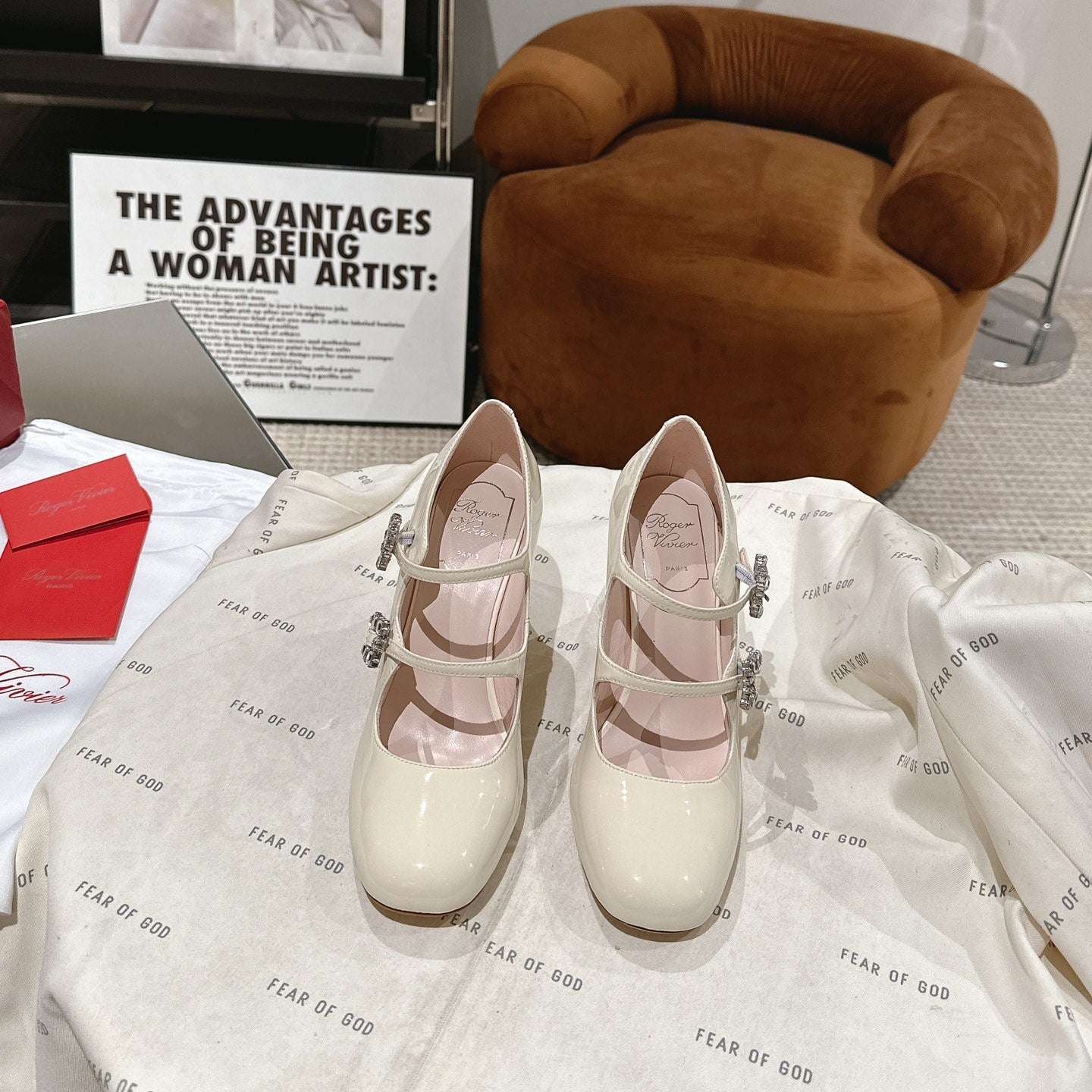 TRÈS VIVIER MARY JANE DOUBLE-STRAP PUMPS IN OFF WHITE PATENT CALFSKIN