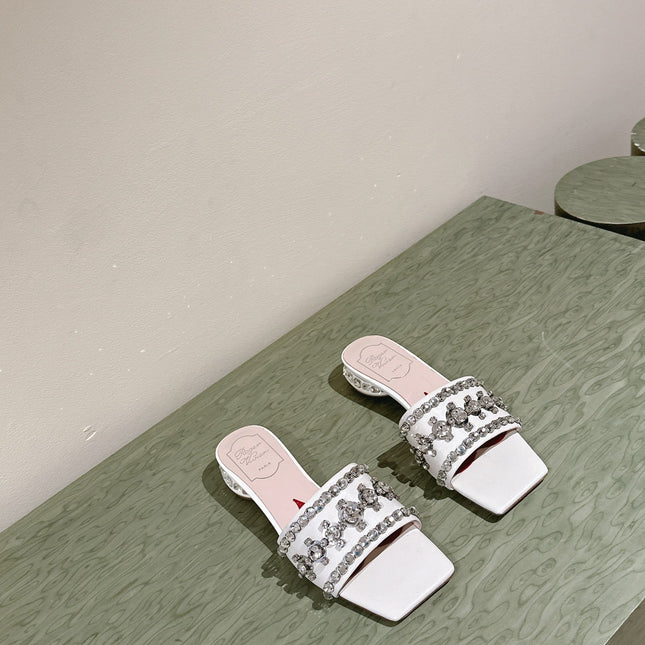 TRUMPET METALLIC MULES IN WHITE SMOOTH CALFSKIN WITH EMBELLISHED BUCKLE