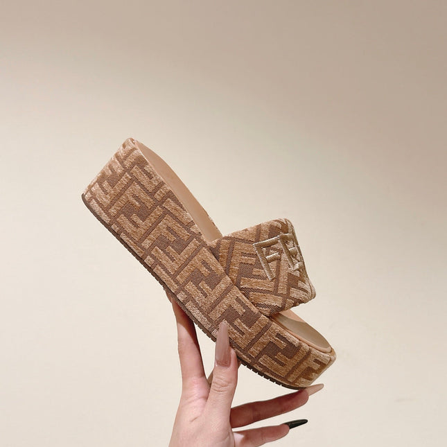 FENDI 26S PLATFORM SANDALS IN LIGHT BROWN FABRIC