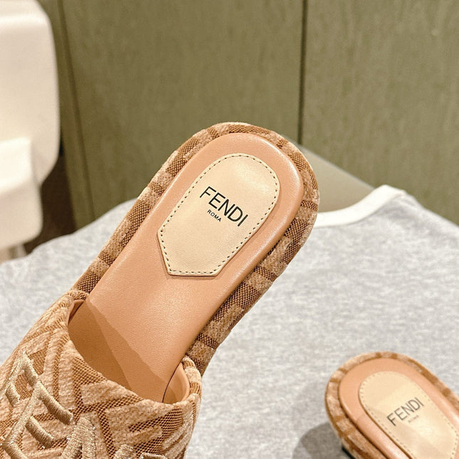 FENDI 26S HIGH SANDALS IN LIGHT BROWN FABRIC