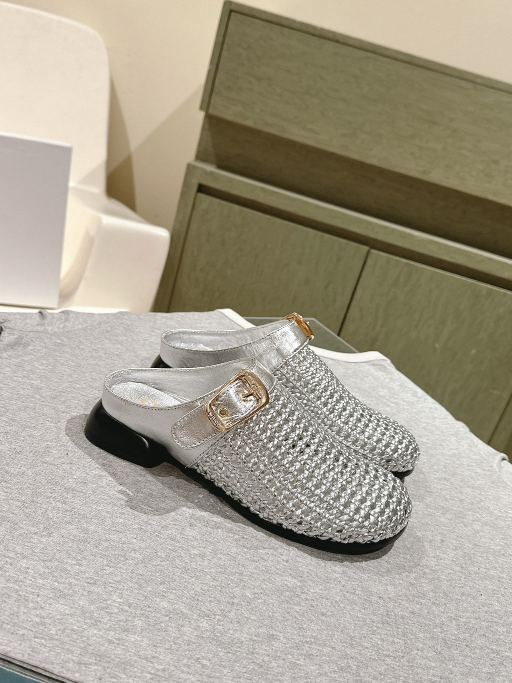 CHLOÉ 26S WOVEN MULES IN SILVER CALFSKIN