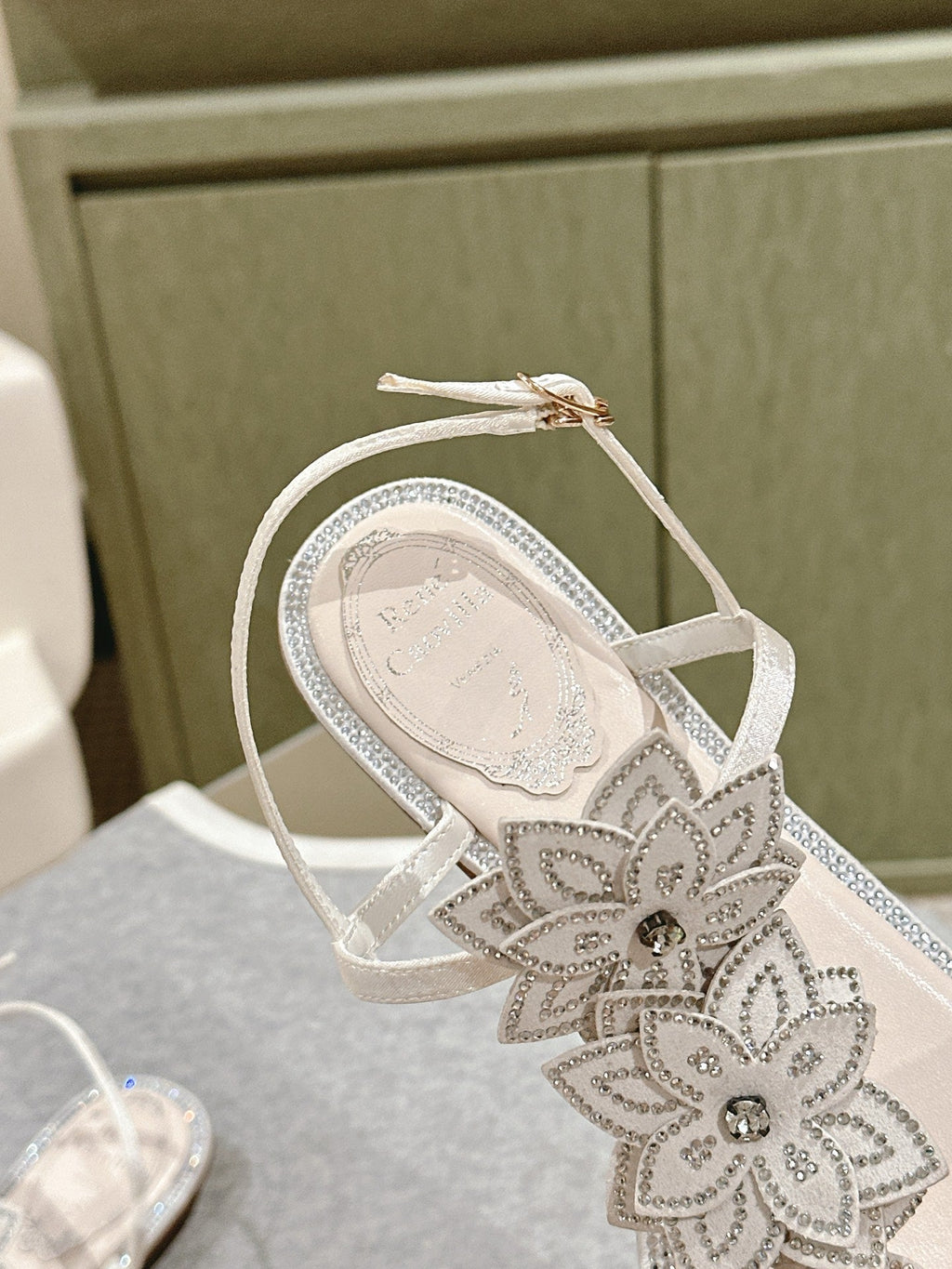 RENE CAOVILLA 26S THONG SANDALS IN CREAM WHITE LAMBSKIN FLOWER EMBELLISHED