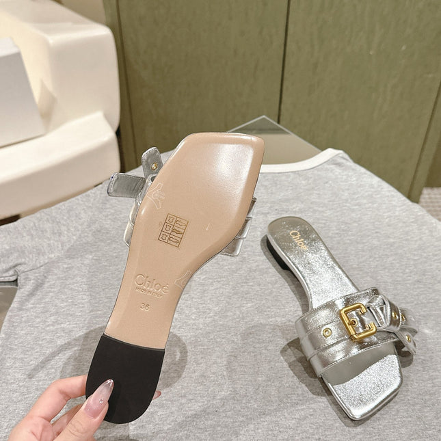 CHLOÉ 26S SLIDE SANDALS IN SILVER LAMBSKIN