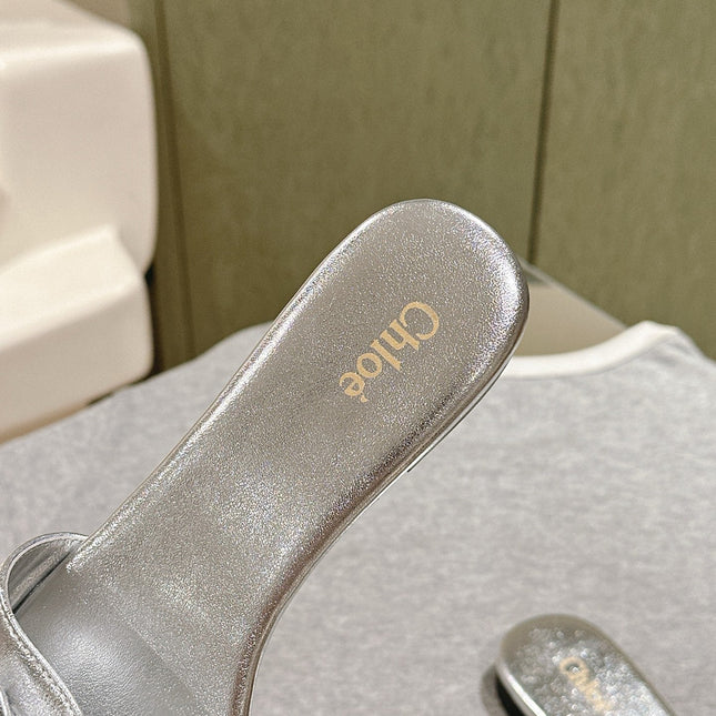 CHLOÉ 26S SLIDE SANDALS IN SILVER LAMBSKIN