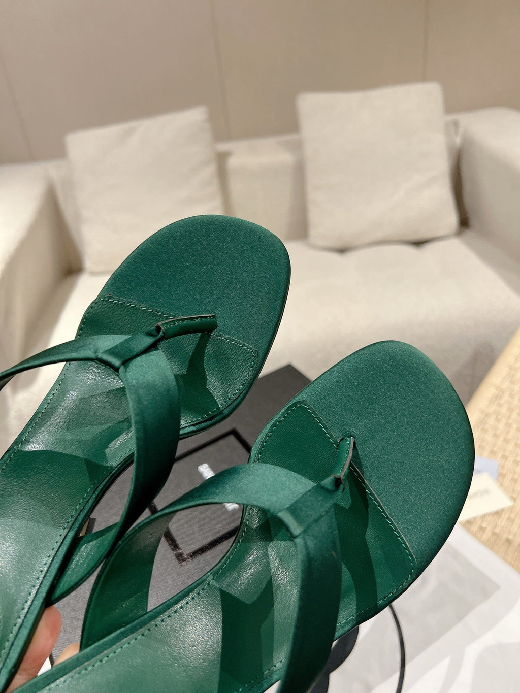 YSL 26S HEELED THONG SANDALS 85 MM IN DARK GREEN SATIN
