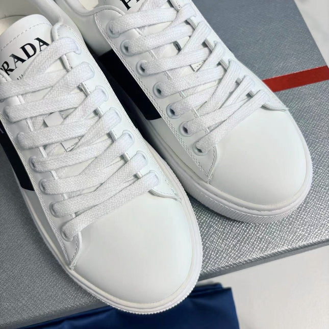 PRADA 25S LEATHER LOGO OUTLET SNEAKERS BLACK AND WHITE CALFSKIN