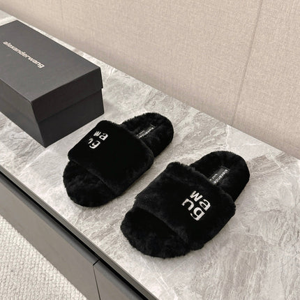 THICK-SOLED SLIPPERS IN BLACK FLEECE