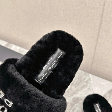 THICK-SOLED SLIPPERS IN BLACK FLEECE