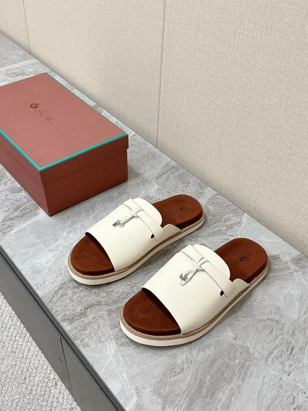 LP 26S LOCK MULE SLIDES IN CREAM WHITE CALFSKIN SILVER HARDWARE