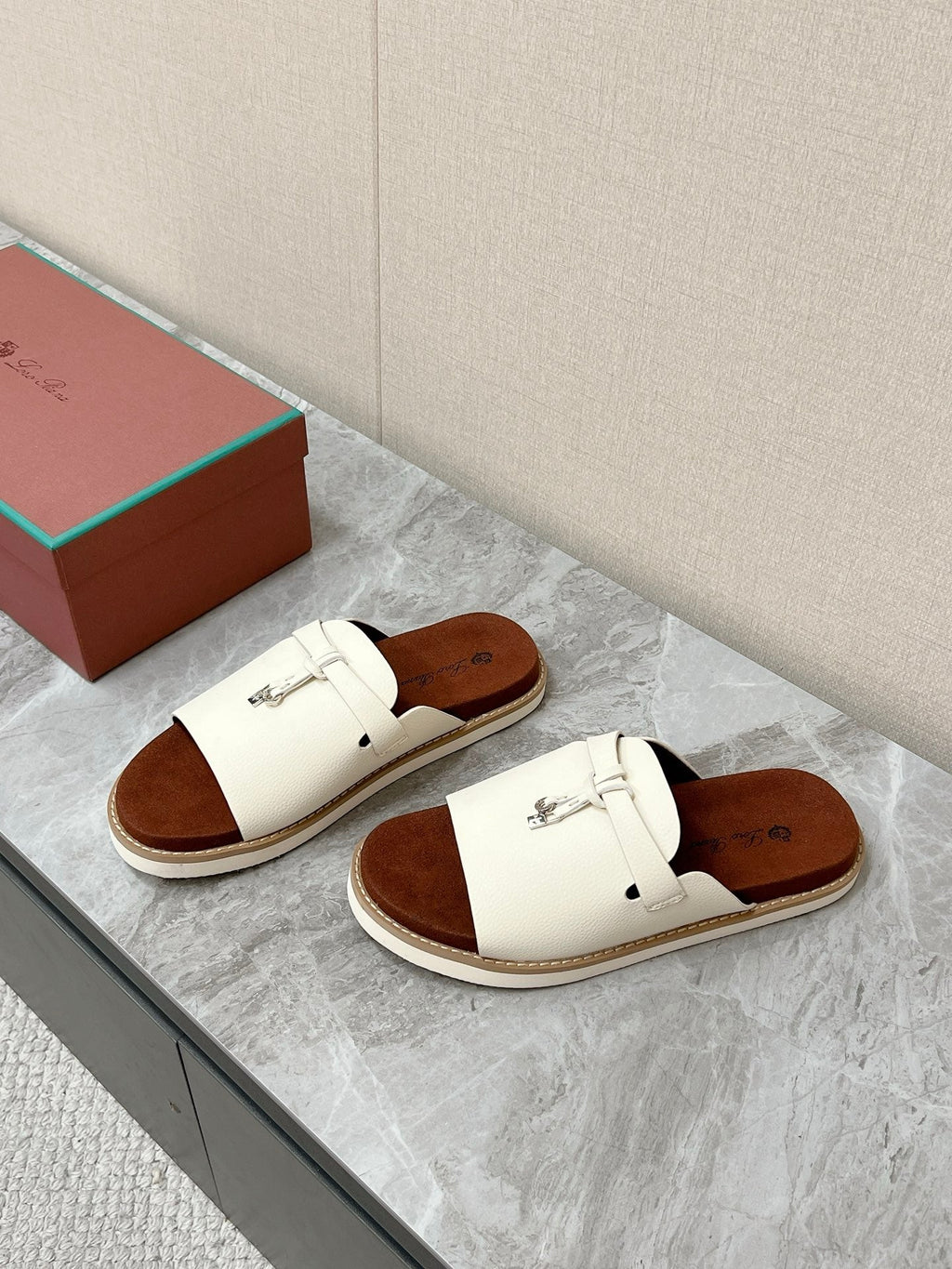 LP 26S LOCK MULE SLIDES IN CREAM WHITE CALFSKIN SILVER HARDWARE