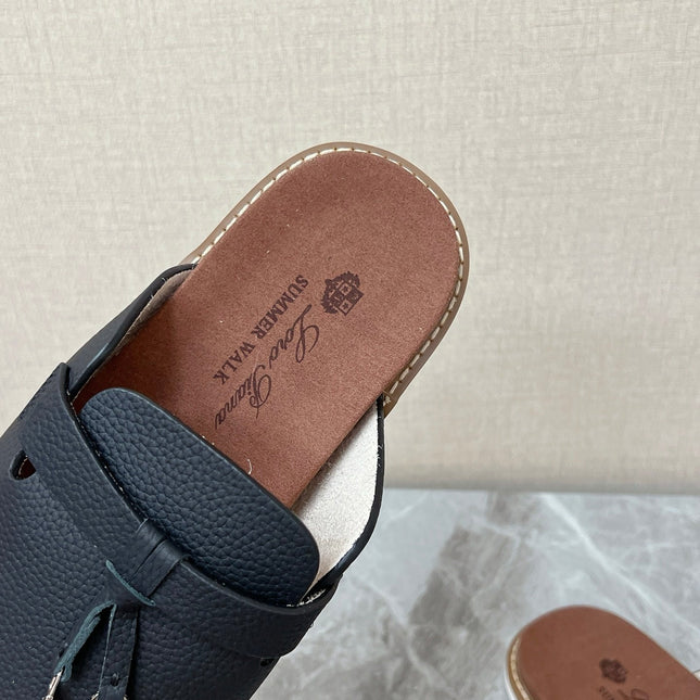 LP 26S LOCK CHARM SLIDES IN BLACK CALFSKIN SILVER HARDWARE