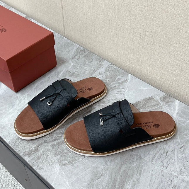 LP 26S LOCK CHARM SLIDES IN BLACK CALFSKIN SILVER HARDWARE