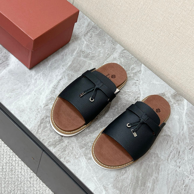 LP 26S LOCK CHARM SLIDES IN BLACK CALFSKIN SILVER HARDWARE