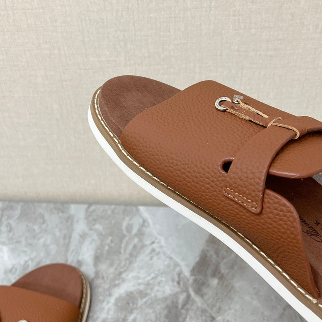 LP 26S LOCK CHARM SLIDES IN CARAMEL BROWN CALFSKIN SILVER HARDWARE