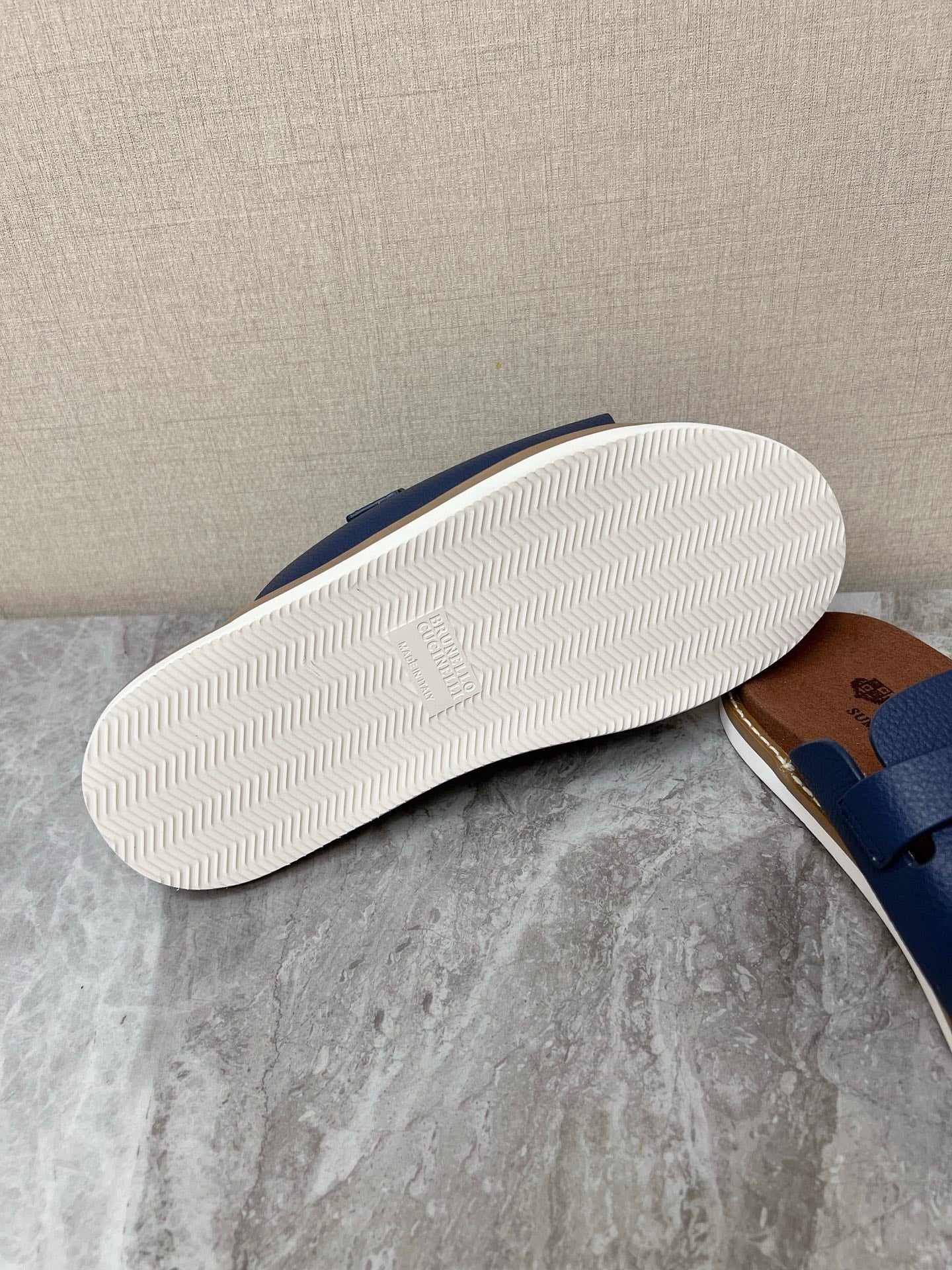 LP 26S LOCK CHARM SLIDES IN NAVY BLUE CALFSKIN SILVER HARDWARE