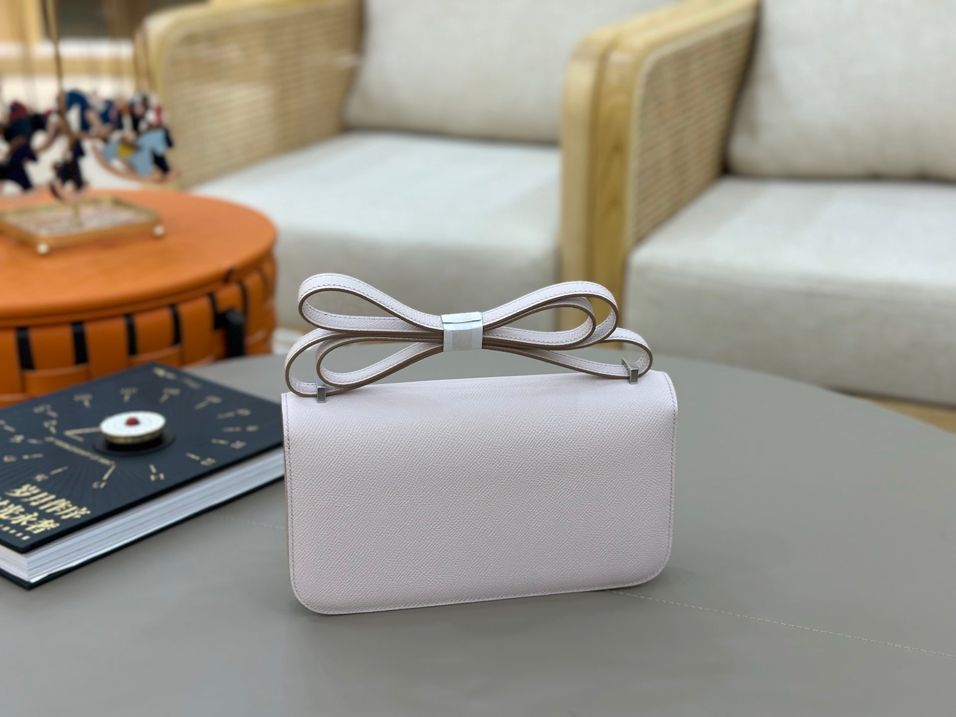 HM 25S CONSTANCE ELAN 24 CM IN ASH PINK-GREY EPSOM WITH SILVER HARDWARE