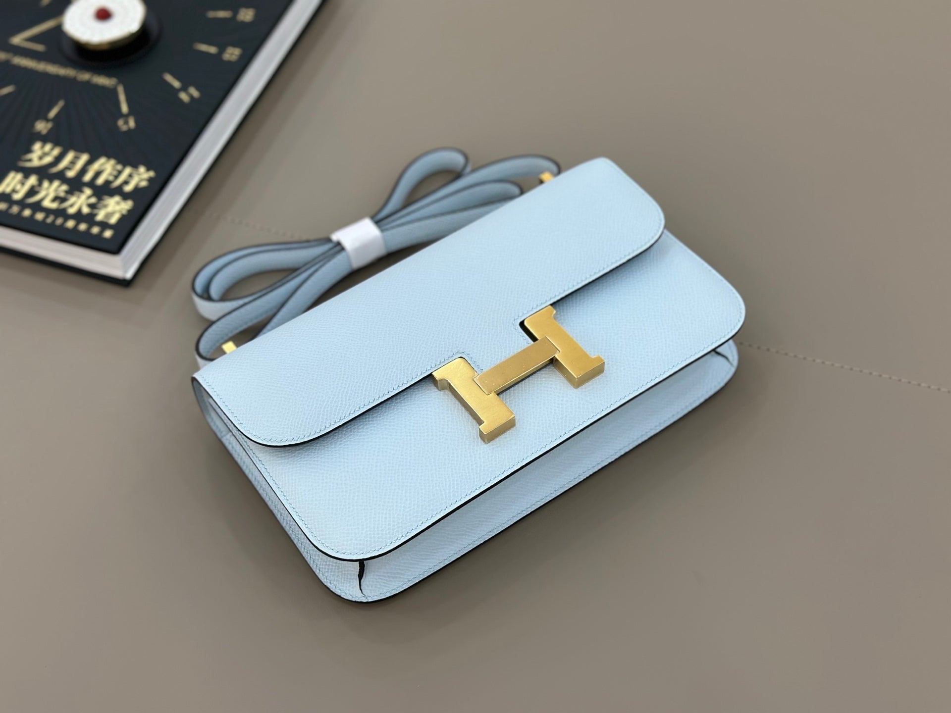 HM 25S CONSTANCE ELAN 24 CM IN SKY BLUE EPSOM WITH GOLD HARDWARE