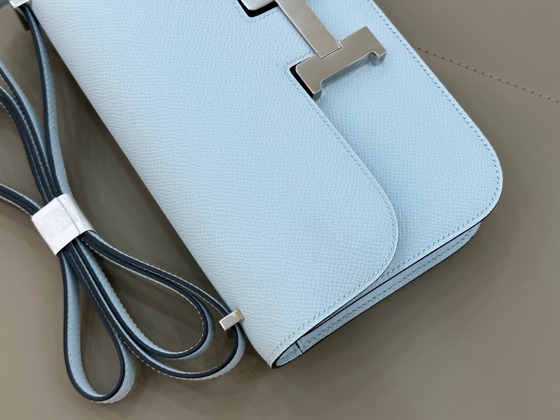HM 25S CONSTANCE ELAN 24 CM IN SKY BLUE EPSOM WITH SILVER HARDWARE