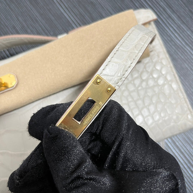 KELLY CUT 31 IN WHITE SHINNY ALLIGATOR LEATHER WITH GOLD HARDWARE
