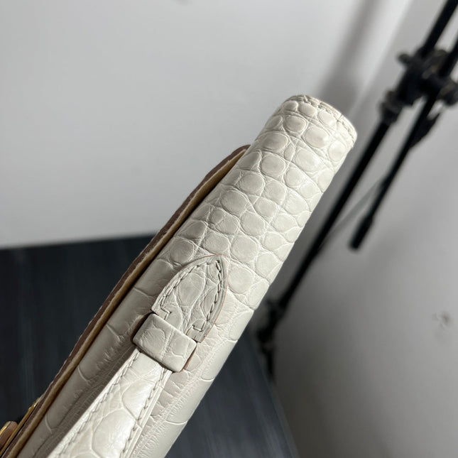 KELLY CUT 31 IN WHITE SHINNY ALLIGATOR LEATHER WITH GOLD HARDWARE