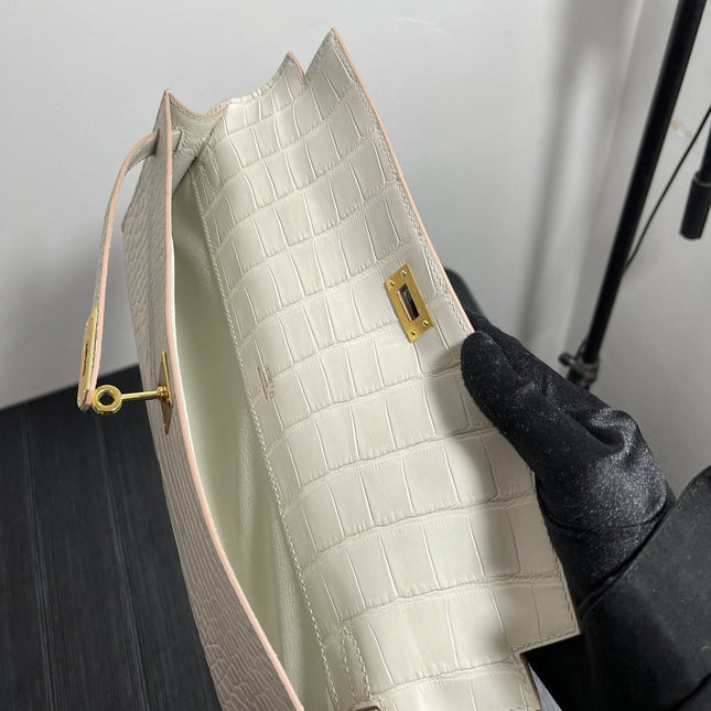 KELLY CUT 31 IN WHITE SHINNY ALLIGATOR LEATHER WITH GOLD HARDWARE