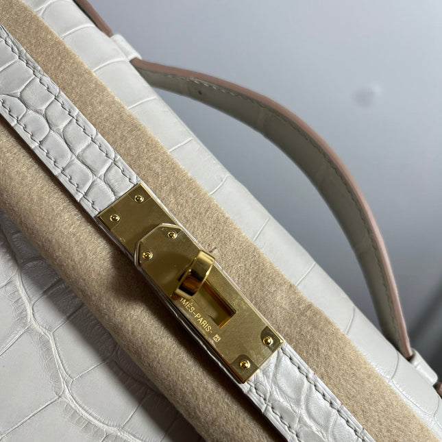 KELLY CUT 31 IN WHITE SHINNY ALLIGATOR LEATHER WITH GOLD HARDWARE
