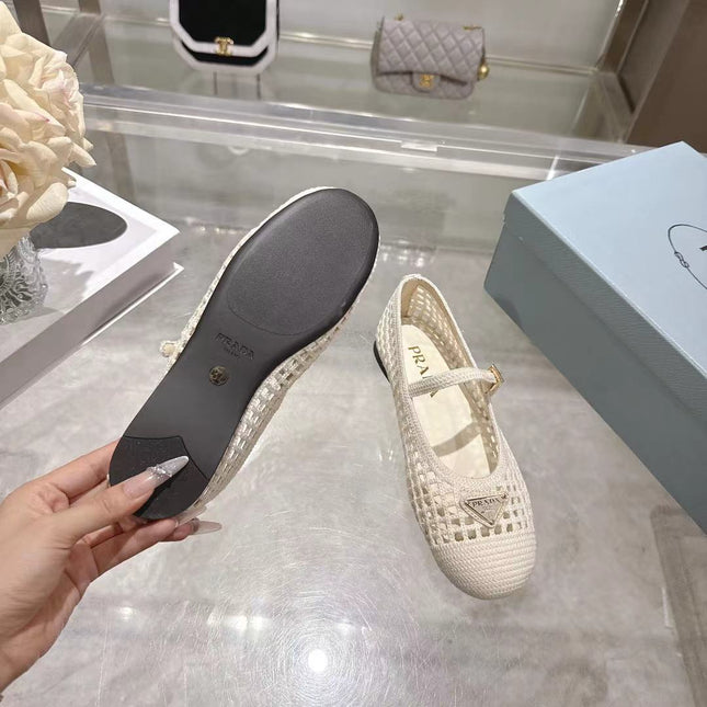 PRADA 26S LOGO PLAQUE MARY JANE FLATS IN WHITE WOVEN FIBER