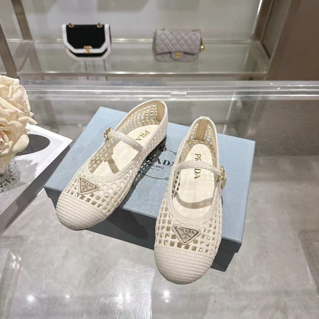 PRADA 26S LOGO PLAQUE MARY JANE FLATS IN WHITE WOVEN FIBER