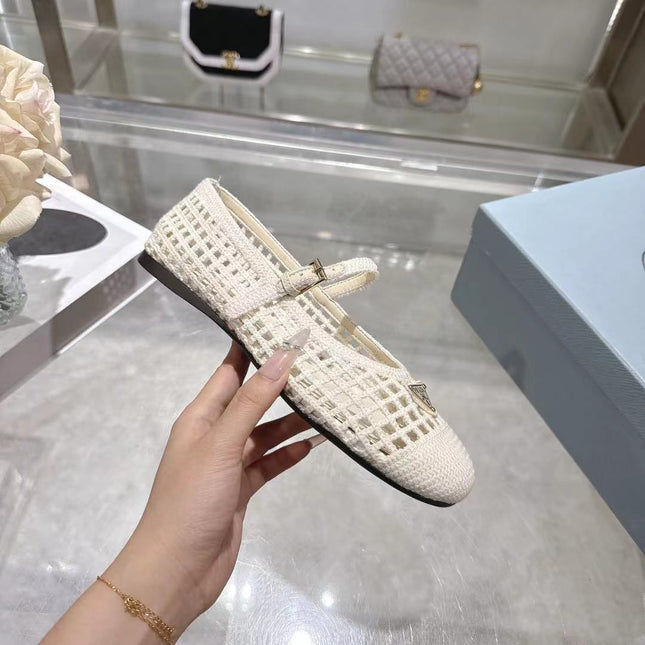 PRADA 26S LOGO PLAQUE MARY JANE FLATS IN WHITE WOVEN FIBER