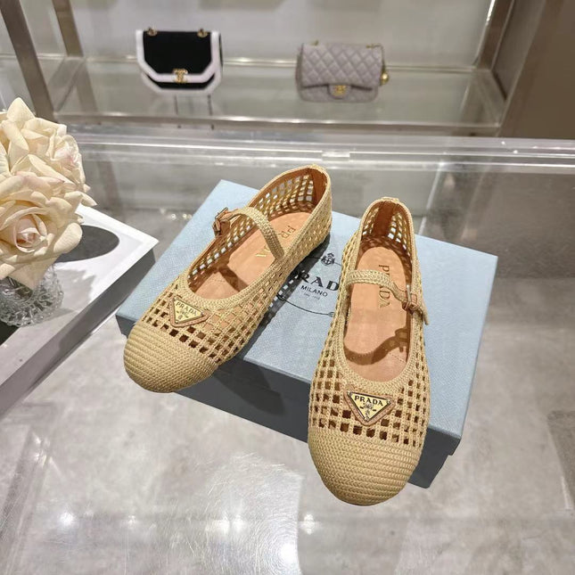 PRADA 26S LOGO PLAQUE MARY JANE FLATS IN BEIGE WOVEN FIBER