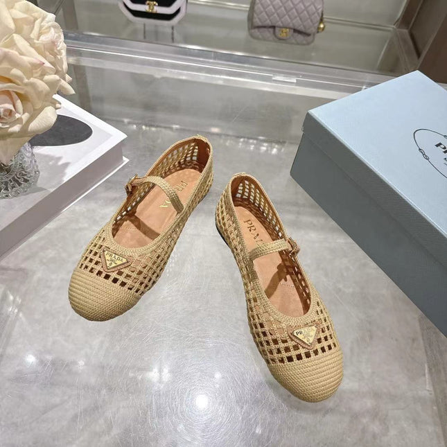PRADA 26S LOGO PLAQUE MARY JANE FLATS IN BEIGE WOVEN FIBER