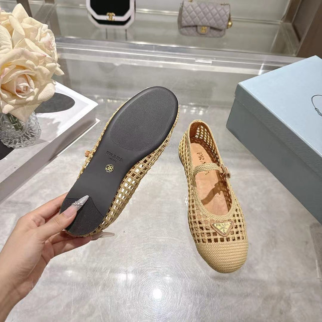 PRADA 26S LOGO PLAQUE MARY JANE FLATS IN BEIGE WOVEN FIBER
