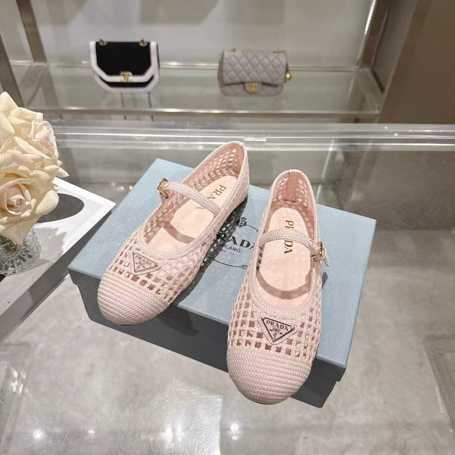 PRADA 26S LOGO PLAQUE MARY JANE FLATS IN LIGHT PINK WOVEN FIBER